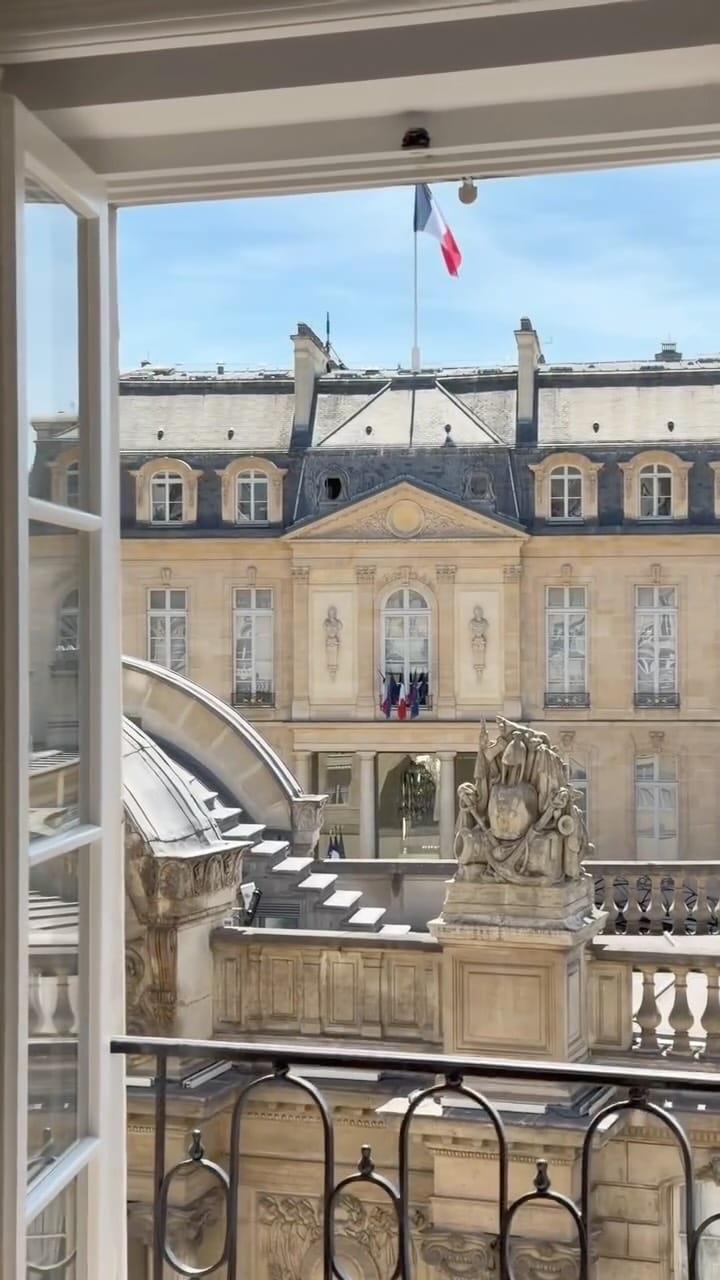 Post 5 by Laetitia Adler on Instagram (video)