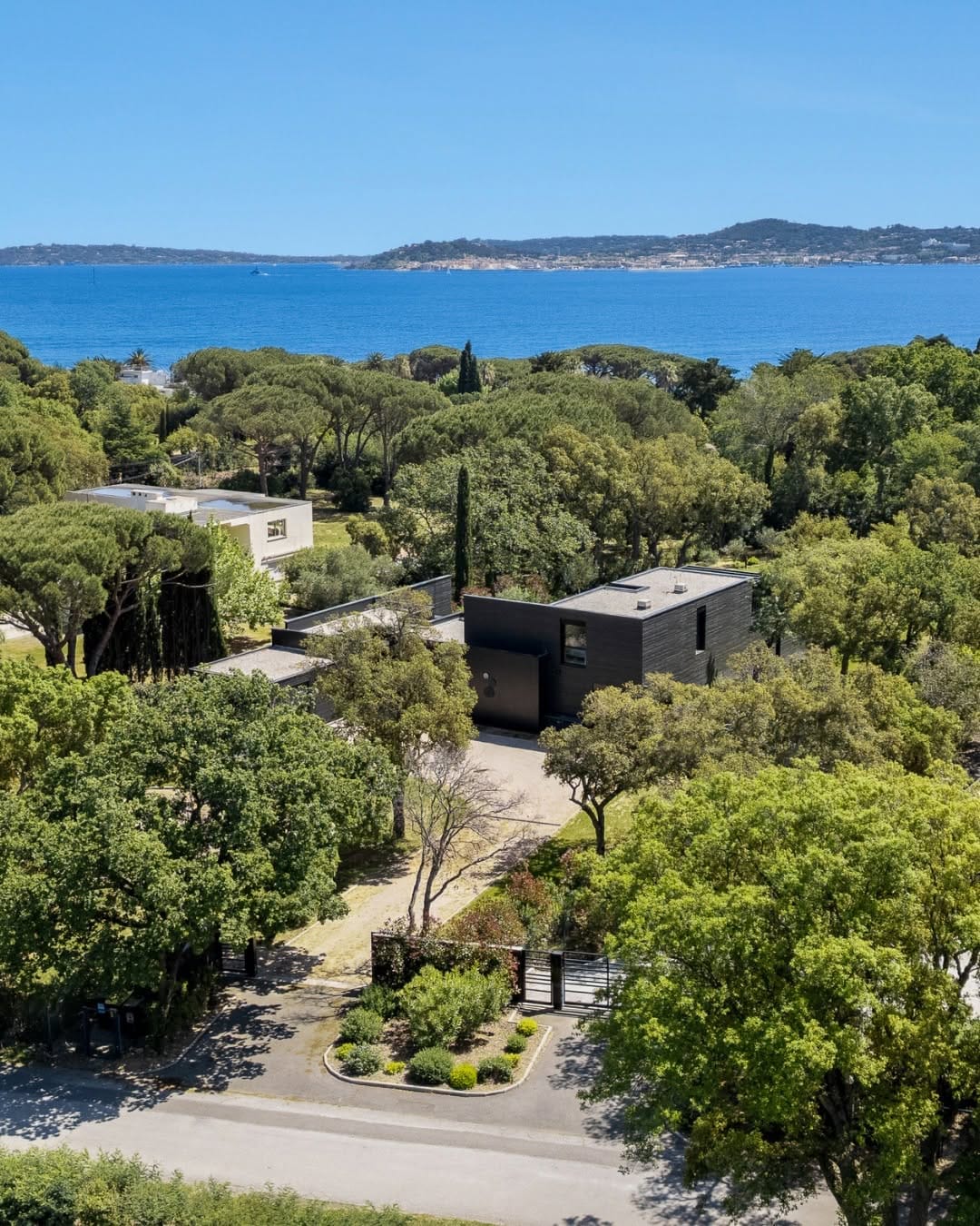 Post 10 by Architecture de Collection on Instagram (carousel)