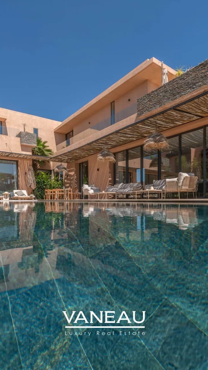 Post 3 by Vaneau Maroc on Instagram (video)
