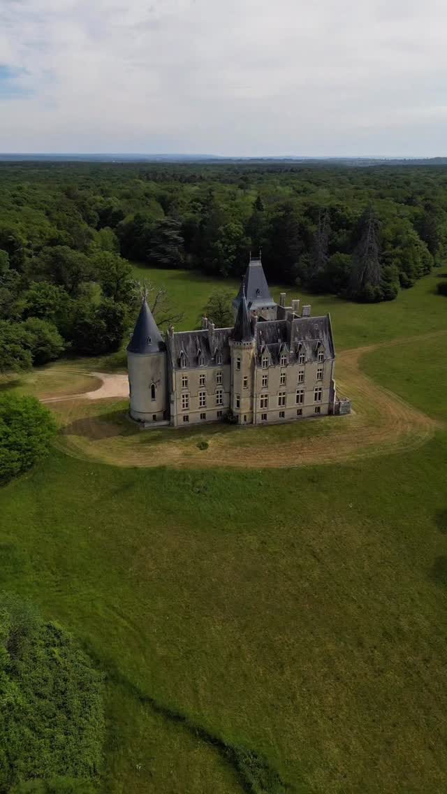 Post 7 by Maxime Lecomte Flament on Instagram (video)