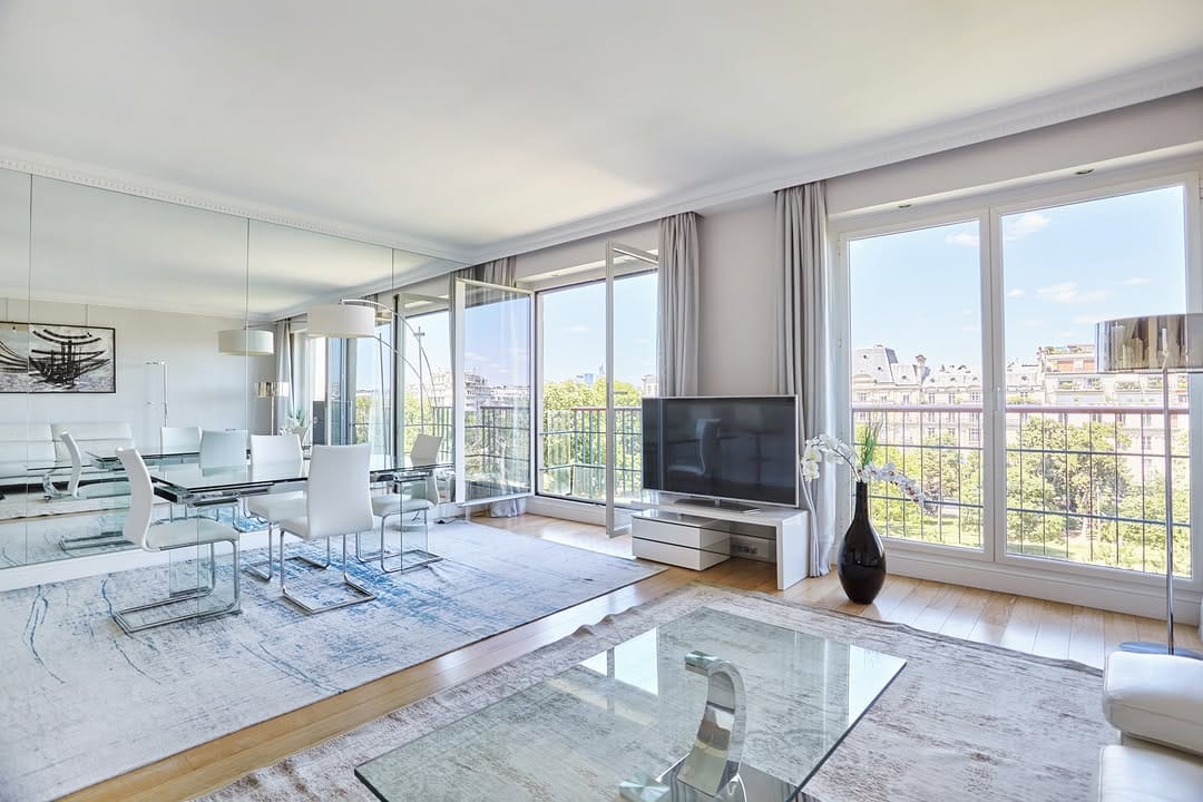Post 1 by District Immobilier on Instagram (carousel)