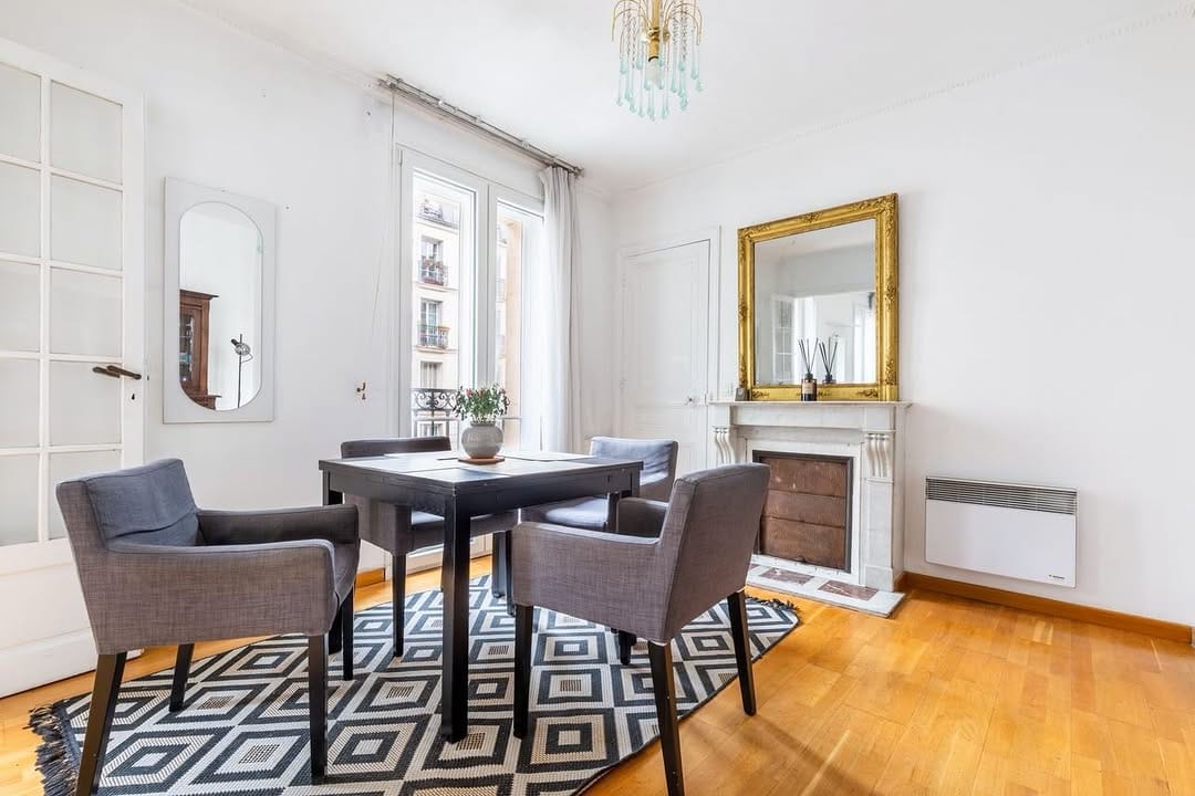 Post 5 by District Immobilier on Instagram (carousel)