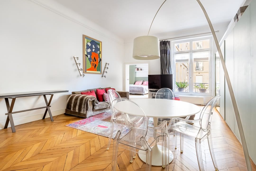 Post 10 by District Immobilier on Instagram (carousel)