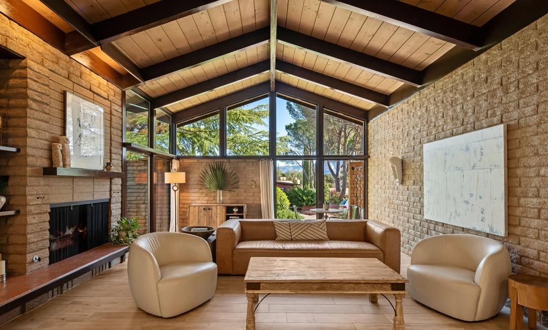 Post 2 by Phoenix Real Estate on Instagram (carousel)