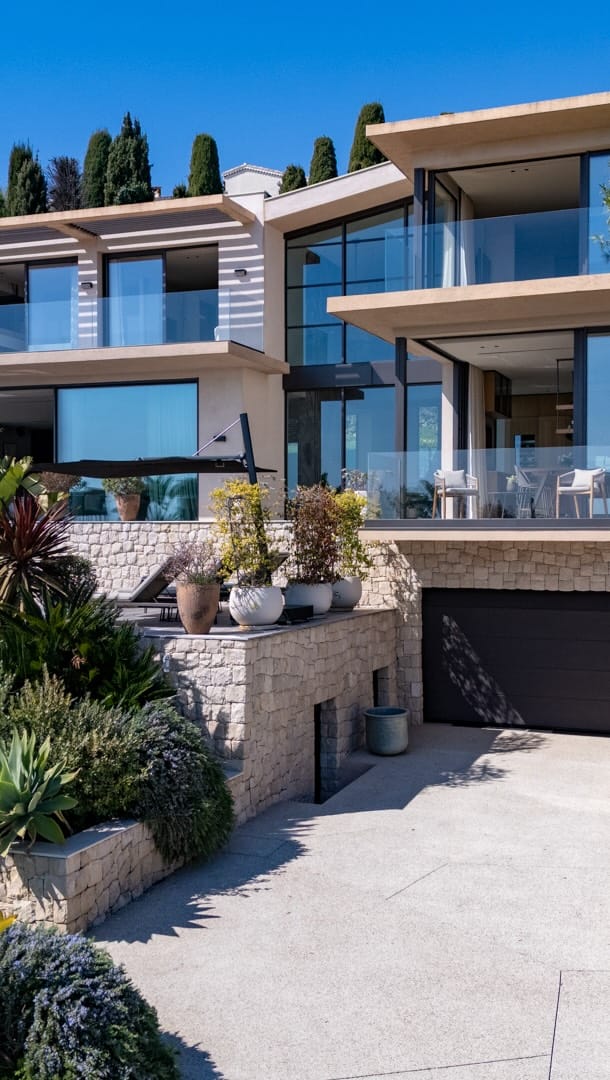 Post 2 by Résidences Immobilier on Instagram (video)
