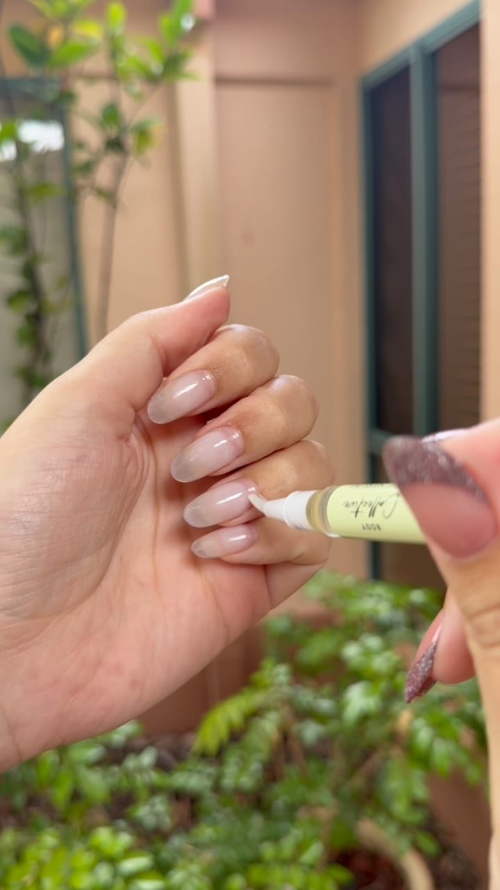 Post 1 by GOLD COAST GEL NAILS on Instagram (video)