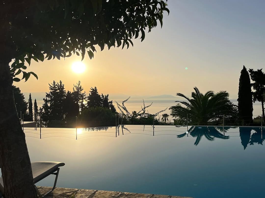 Post 7 by 𝐒 𝐀 𝐋 𝐕 𝐈 𝐀 on Instagram (image)
