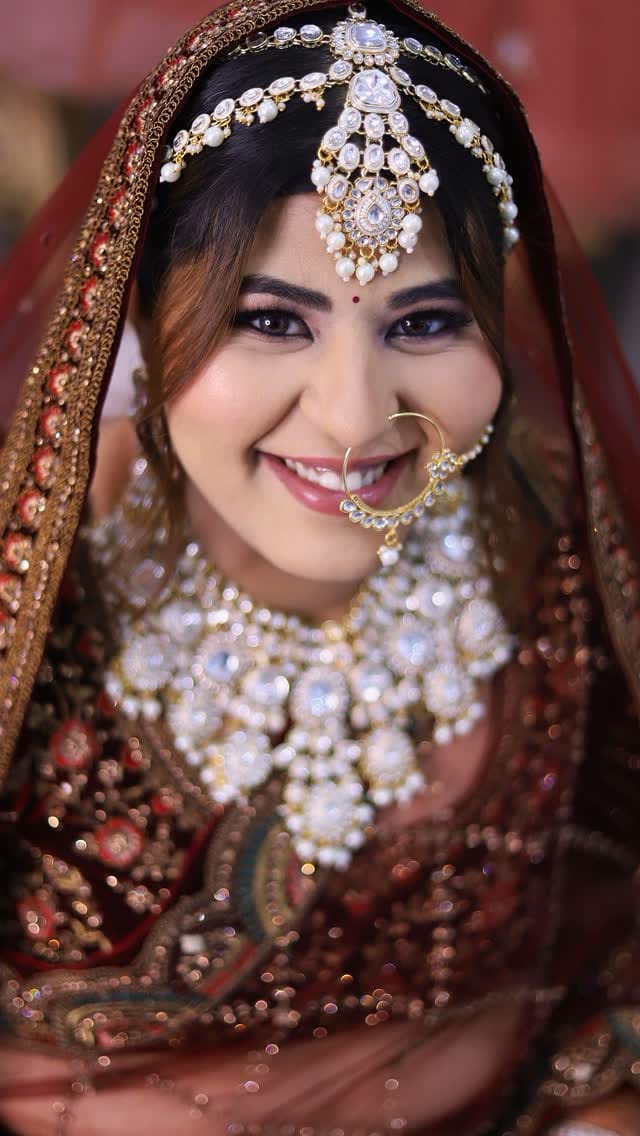 Post 6 by Melbourne Makeup Artist & Hairstylist Nishtha Madan on Instagram (video)
