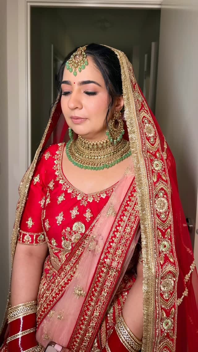 Post 3 by Melbourne Makeup Artist & Hairstylist Nishtha Madan on Instagram (video)