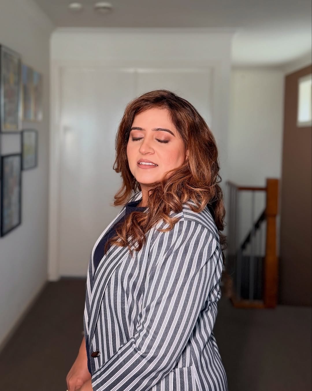 Post 1 by Melbourne Makeup Artist & Hairstylist Nishtha Madan on Instagram (image)