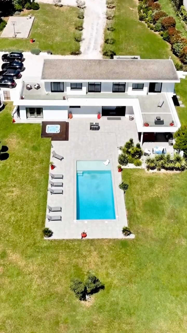 Post 5 by Aix-en-Provence Sotheby's Int Realty on Instagram (video)