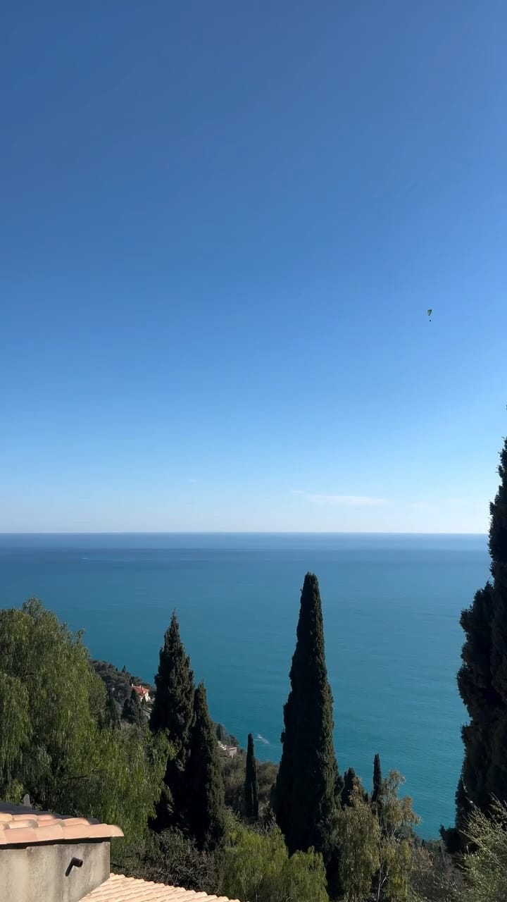 Post 10 by Chloé Ribeyre on Instagram (video)