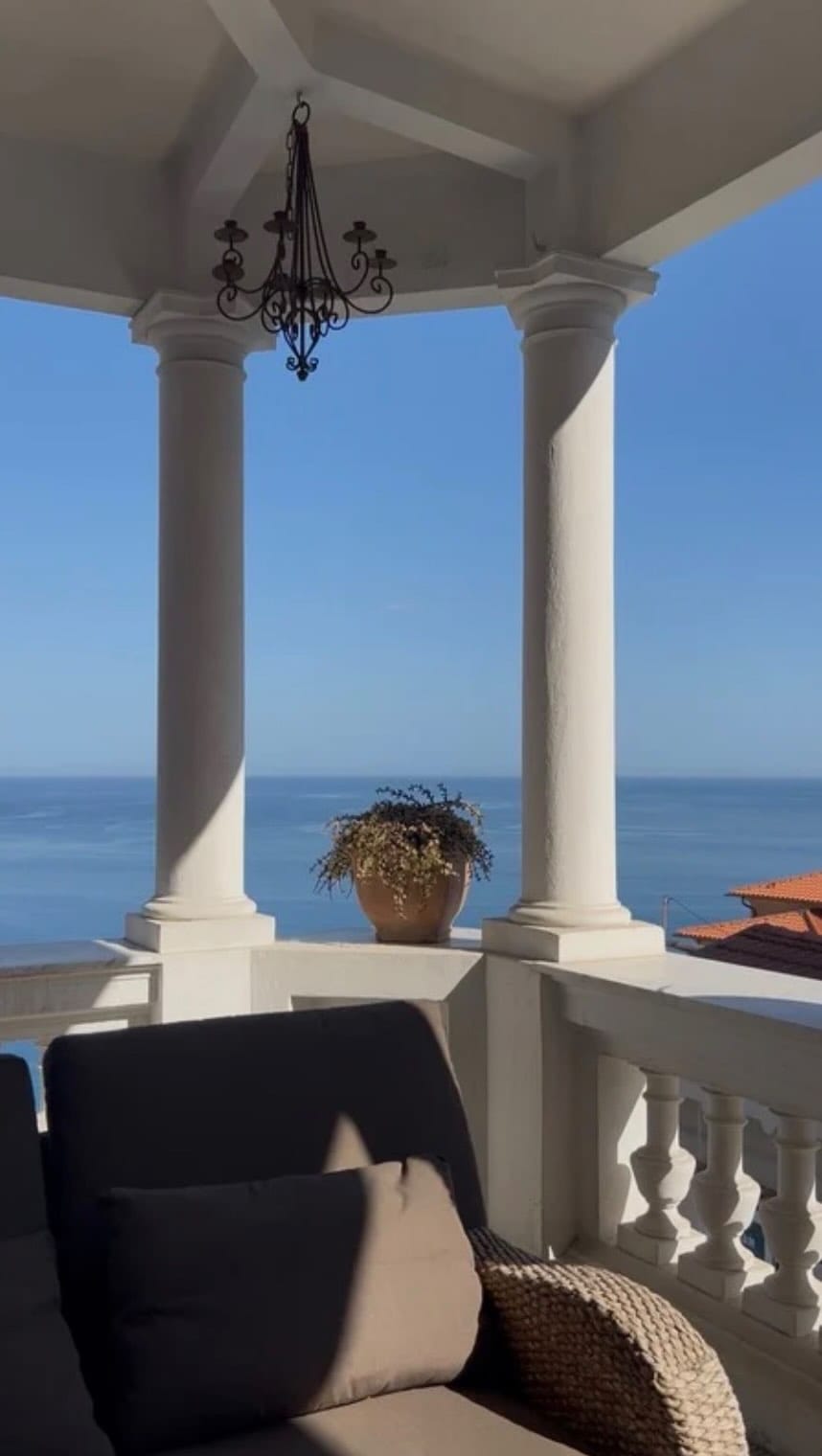 Post 3 by Chloé Ribeyre on Instagram (video)