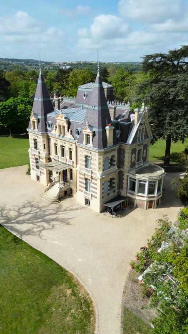 Post 5 by Paris Ouest Sotheby's International Realty on Instagram (video)