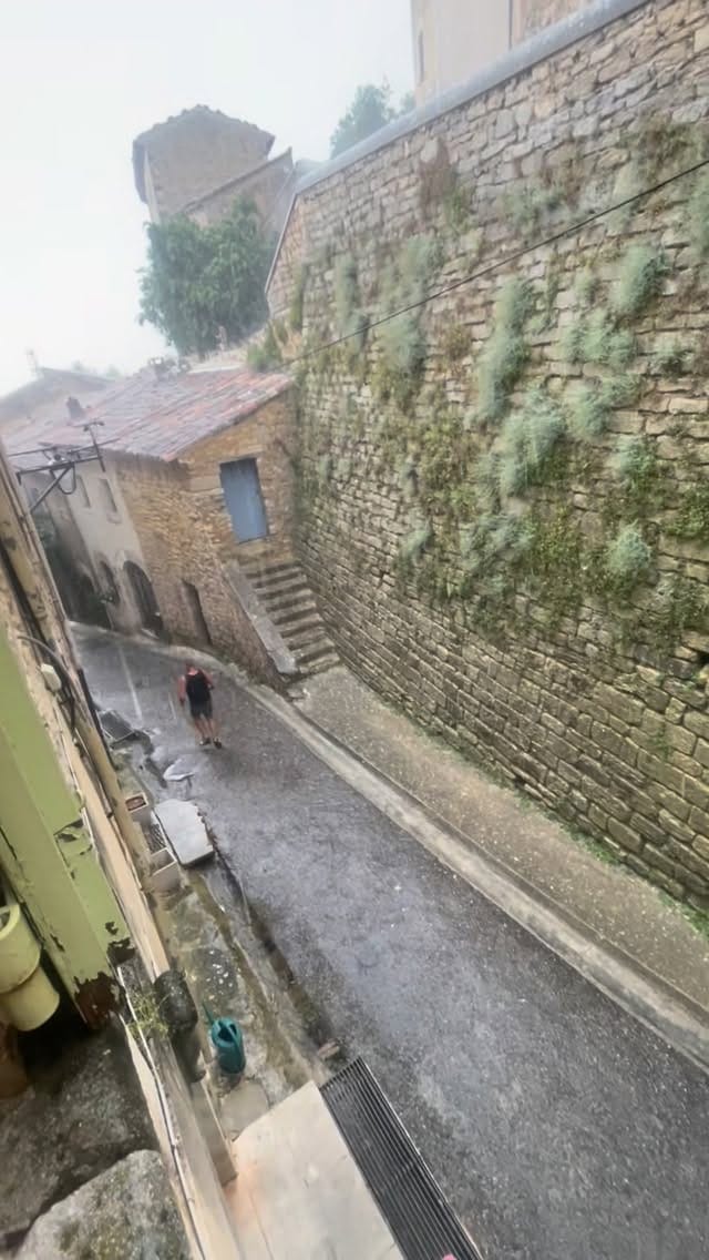 Post 2 by Maison Vue Provence on Instagram (video)