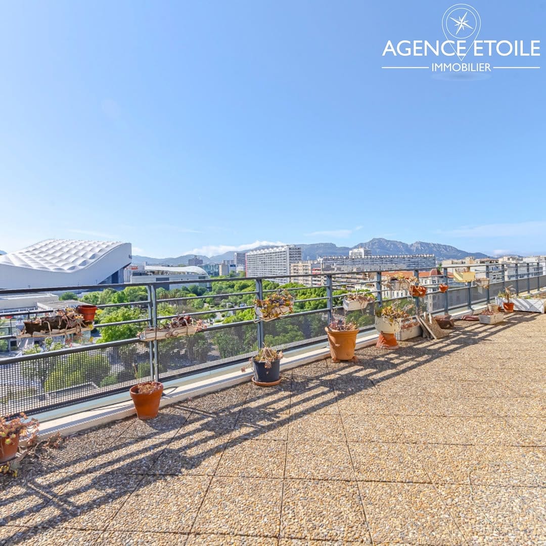 Post 6 by Agence Etoile - Immobilier on Instagram (carousel)