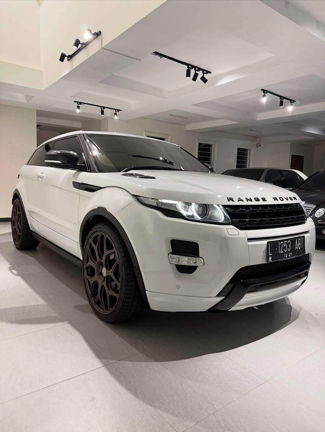 Post 5 by JUAL BELI MOBIL SURABAYA DASH AUTOMOBIL on Instagram (carousel)