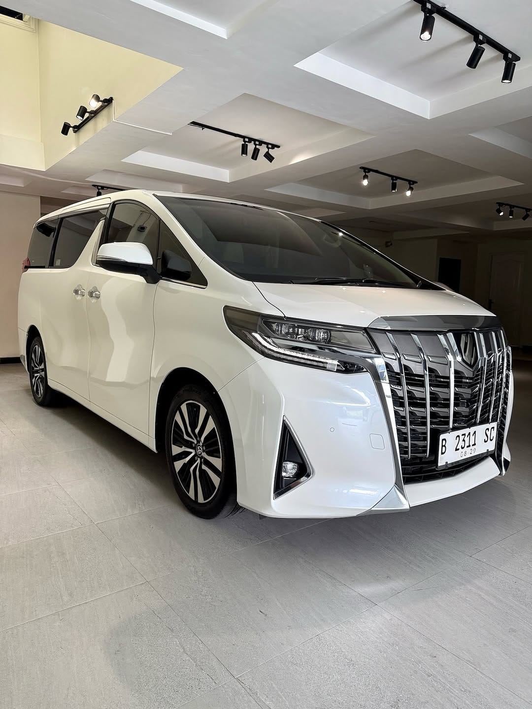 Post 1 by JUAL BELI MOBIL SURABAYA DASH AUTOMOBIL on Instagram (carousel)
