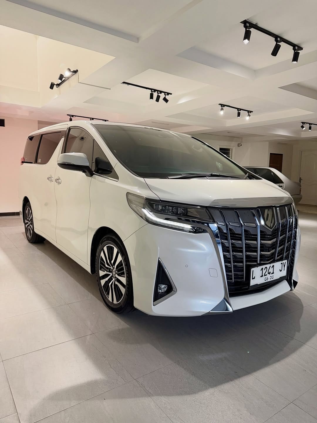 Post 10 by JUAL BELI MOBIL SURABAYA DASH AUTOMOBIL on Instagram (carousel)
