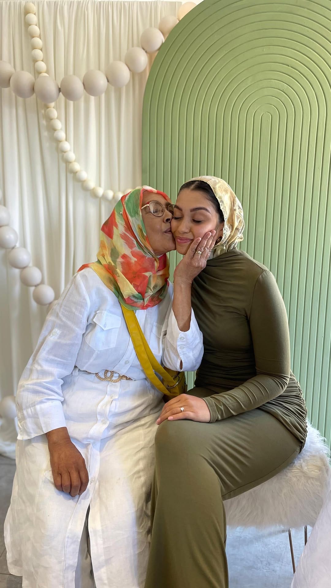 Post 7 by QudsB | Scarf Stylist | Hair stylist | Makeup Artist on Instagram (video)