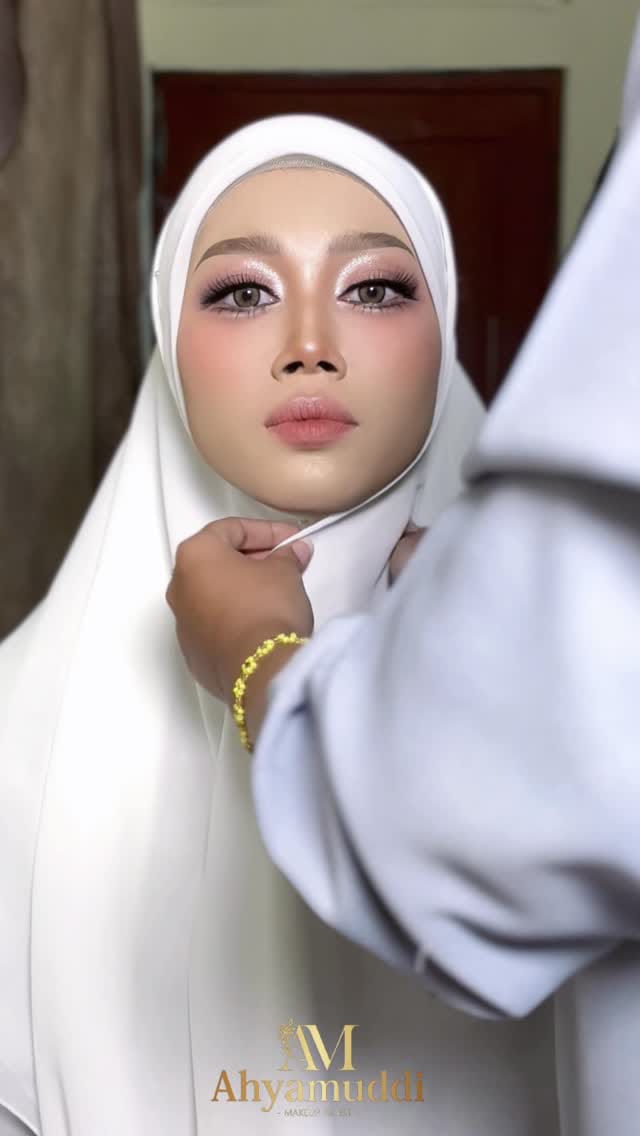 Post 1 by MUA Cirebon || Ahyamuddi makeup Cirebon on Instagram (video)