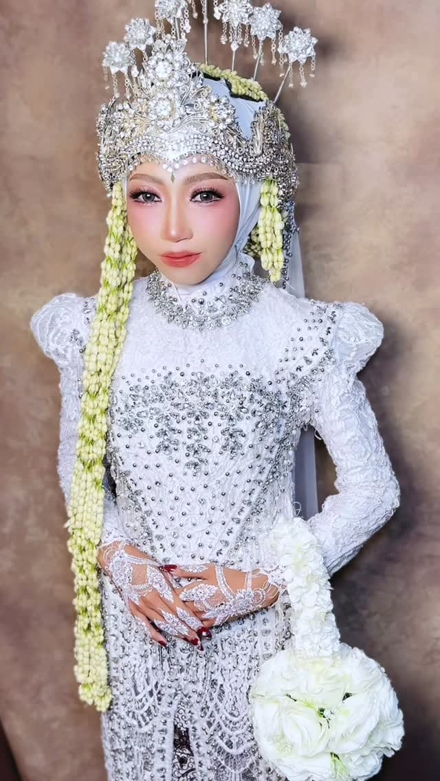 Post 2 by MUA Cirebon || Ahyamuddi makeup Cirebon on Instagram (video)