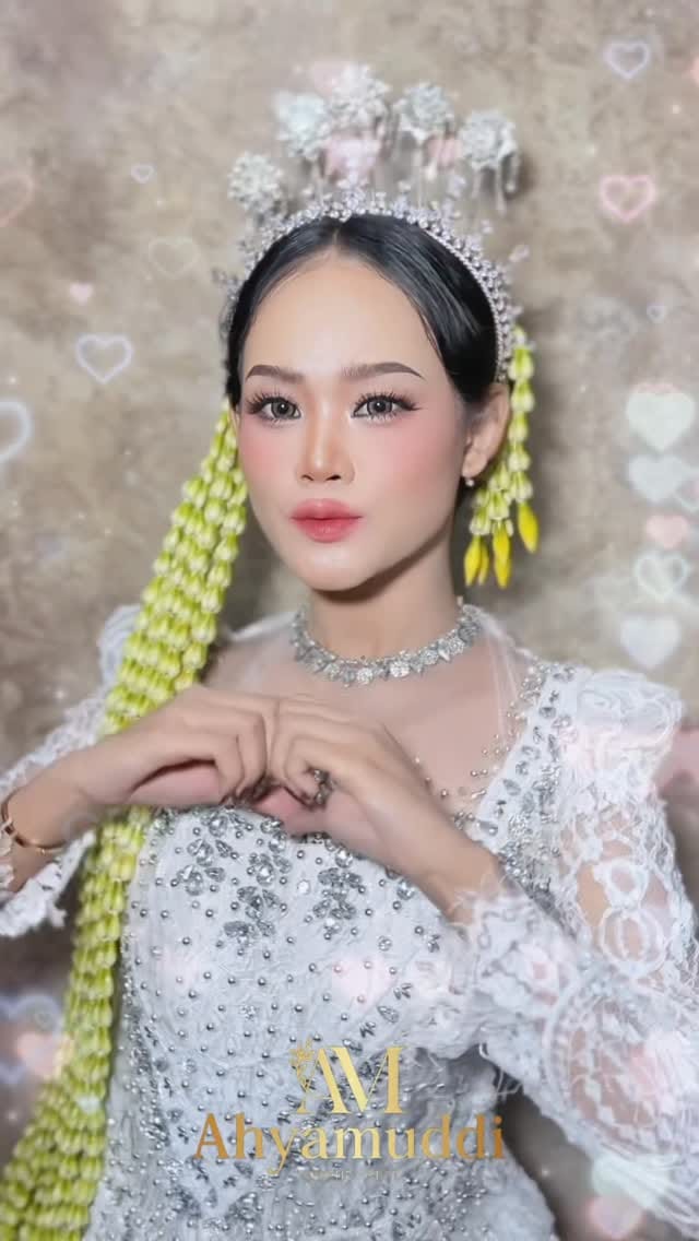 Post 8 by MUA Cirebon || Ahyamuddi makeup Cirebon on Instagram (video)