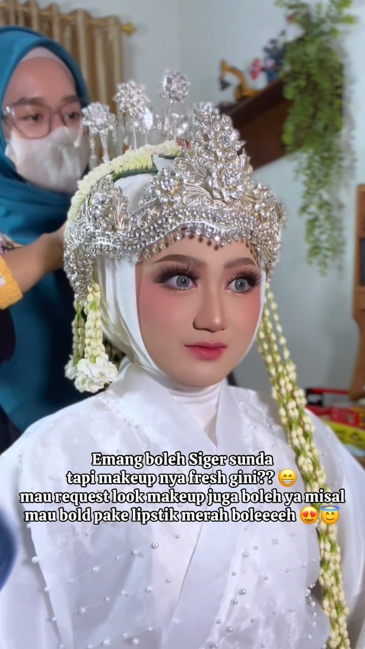 Post 9 by MUA Cirebon || Ahyamuddi makeup Cirebon on Instagram (video)