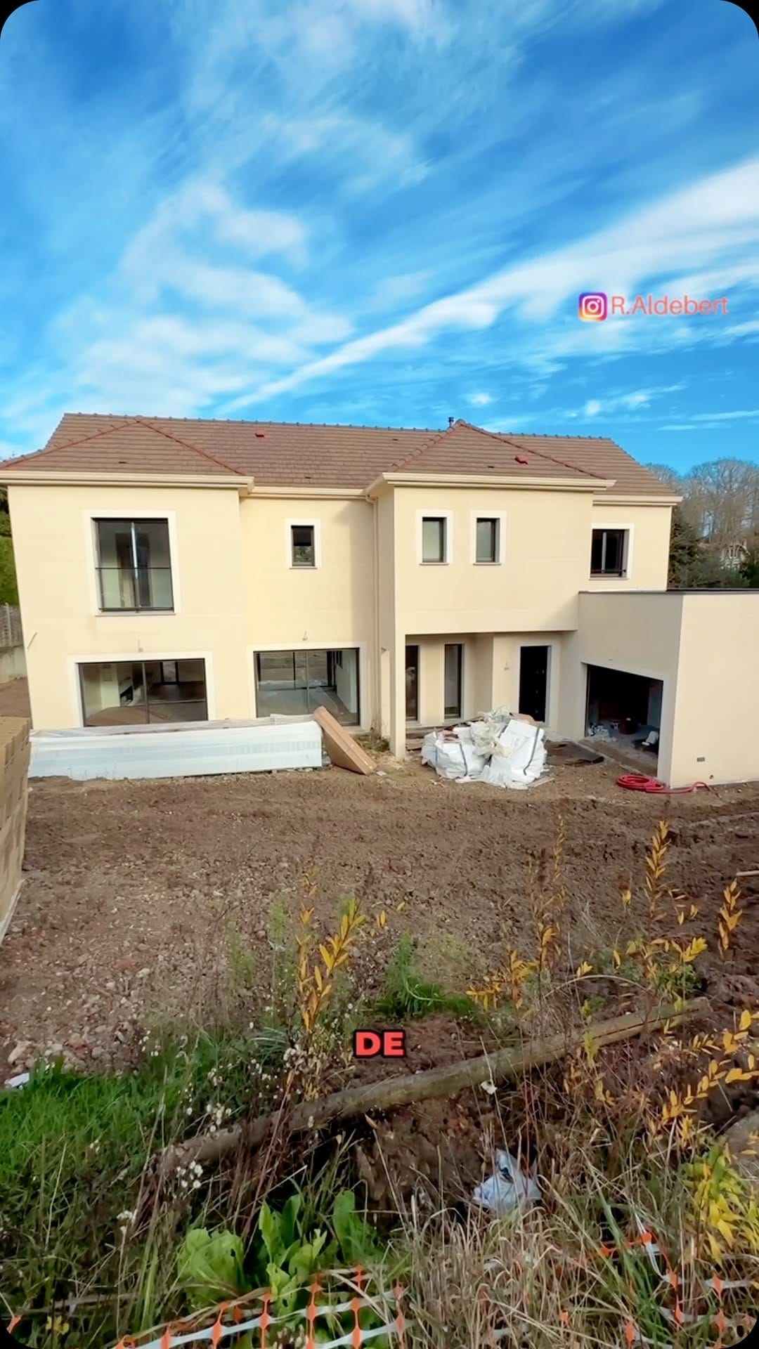 Post 5 by 𝗥𝗼𝗺𝗮𝗶𝗻 - 𝗖𝗼𝗻𝘀𝘁𝗿𝘂𝗰𝘁𝗲𝘂𝗿 𝗠𝗮𝗶𝘀𝗼𝗻𝘀 on Instagram (video)