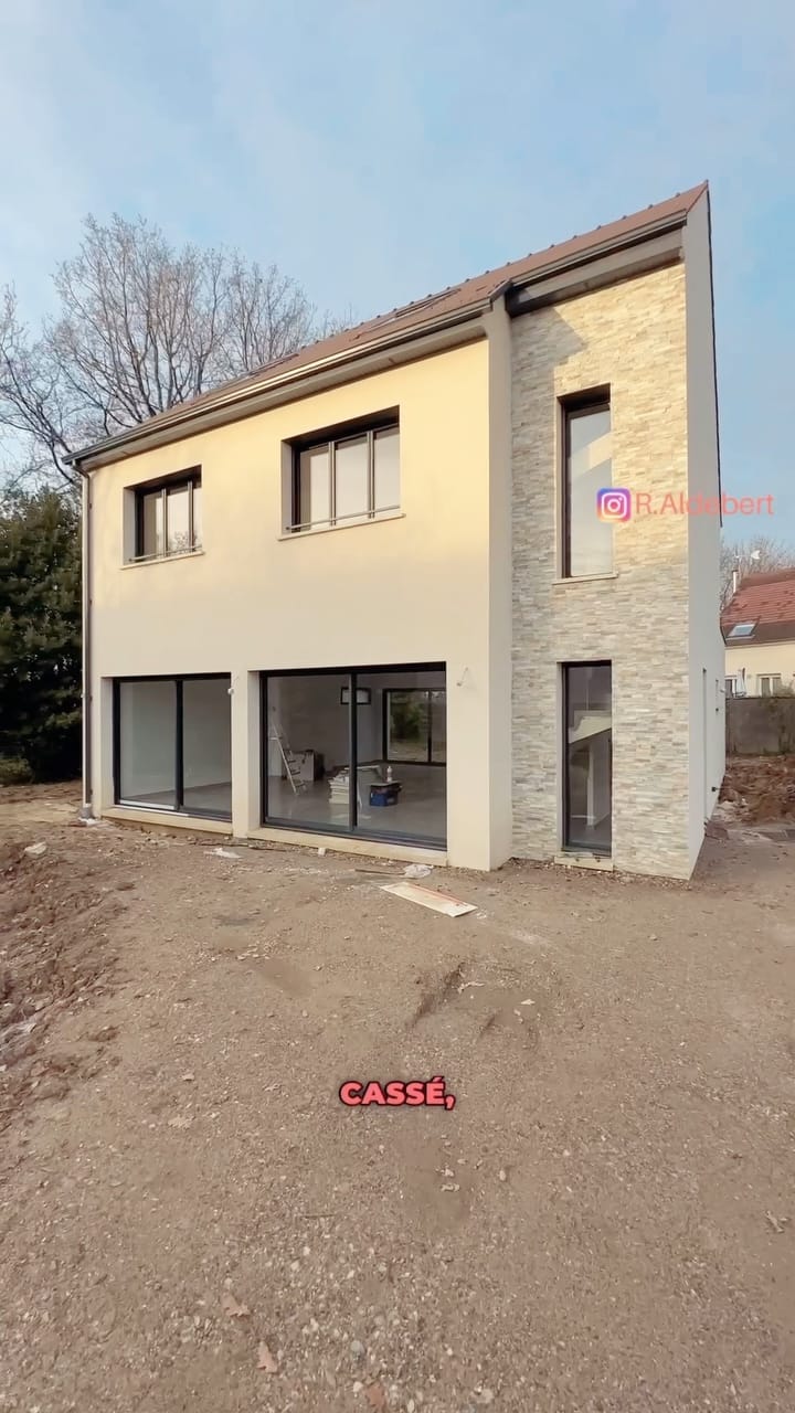 Post 2 by 𝗥𝗼𝗺𝗮𝗶𝗻 - 𝗖𝗼𝗻𝘀𝘁𝗿𝘂𝗰𝘁𝗲𝘂𝗿 𝗠𝗮𝗶𝘀𝗼𝗻𝘀 on Instagram (video)