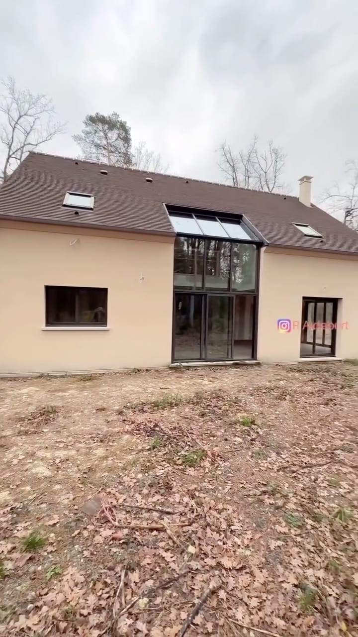 Post 4 by 𝗥𝗼𝗺𝗮𝗶𝗻 - 𝗖𝗼𝗻𝘀𝘁𝗿𝘂𝗰𝘁𝗲𝘂𝗿 𝗠𝗮𝗶𝘀𝗼𝗻𝘀 on Instagram (video)