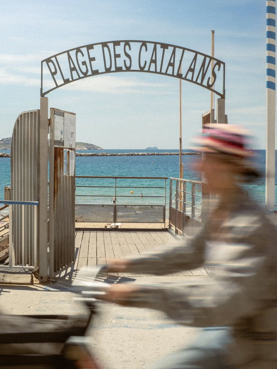 Post 6 by Axel Ponsoda on Instagram (carousel)