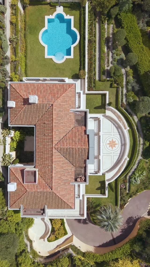 Post 4 by Michaël Zingraf Real Estate on Instagram (video)