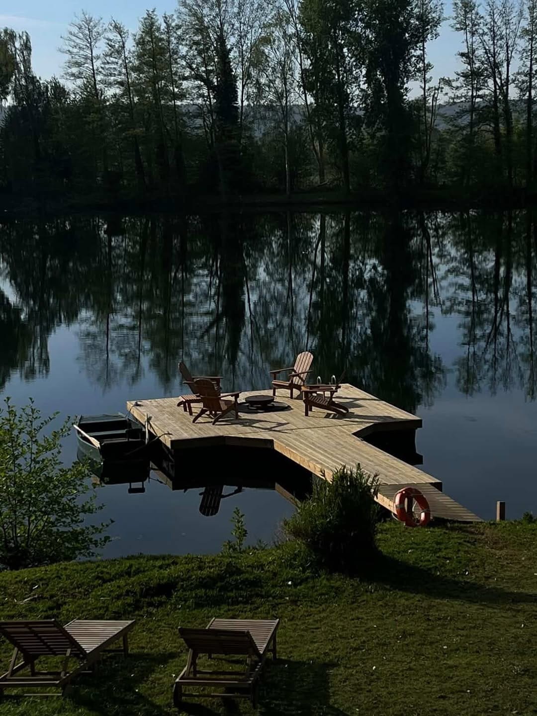 Post 7 by Velvet House on Instagram (image)