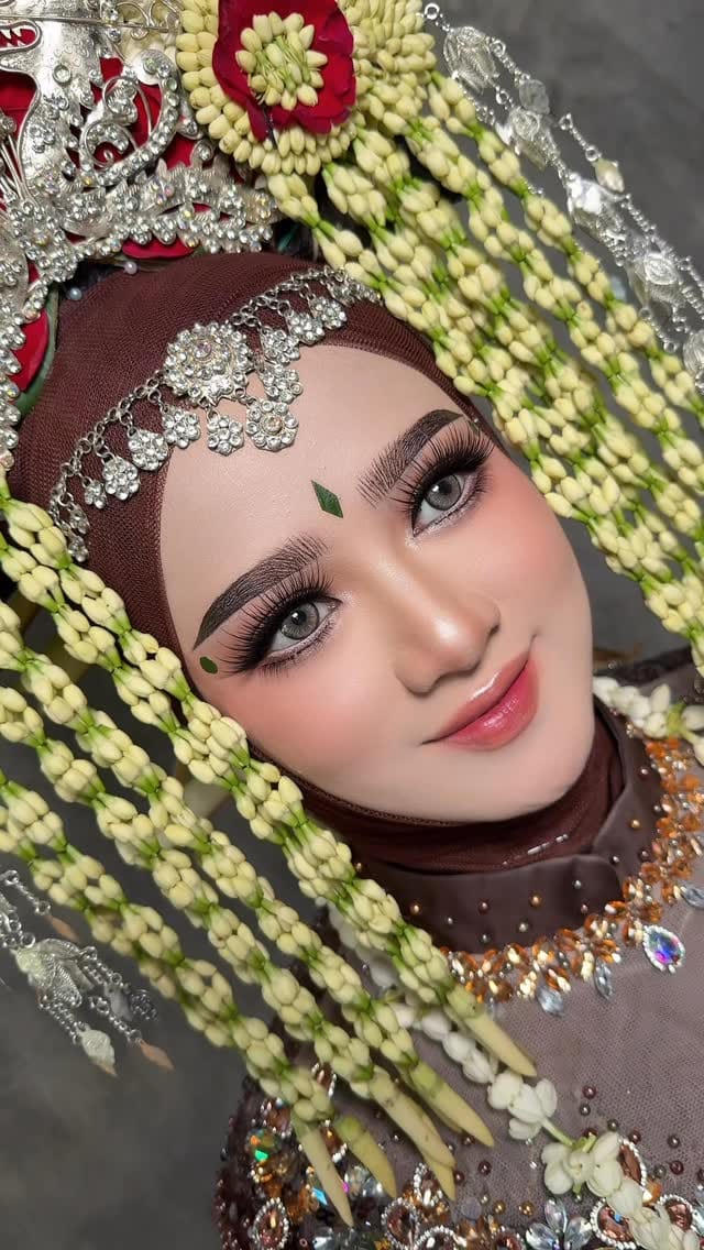 Post 8 by Atus Diyah on Instagram (video)
