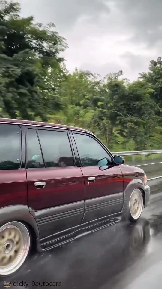Post 1 by Kijang Kapsul Lovers Indonesia on Instagram (video)