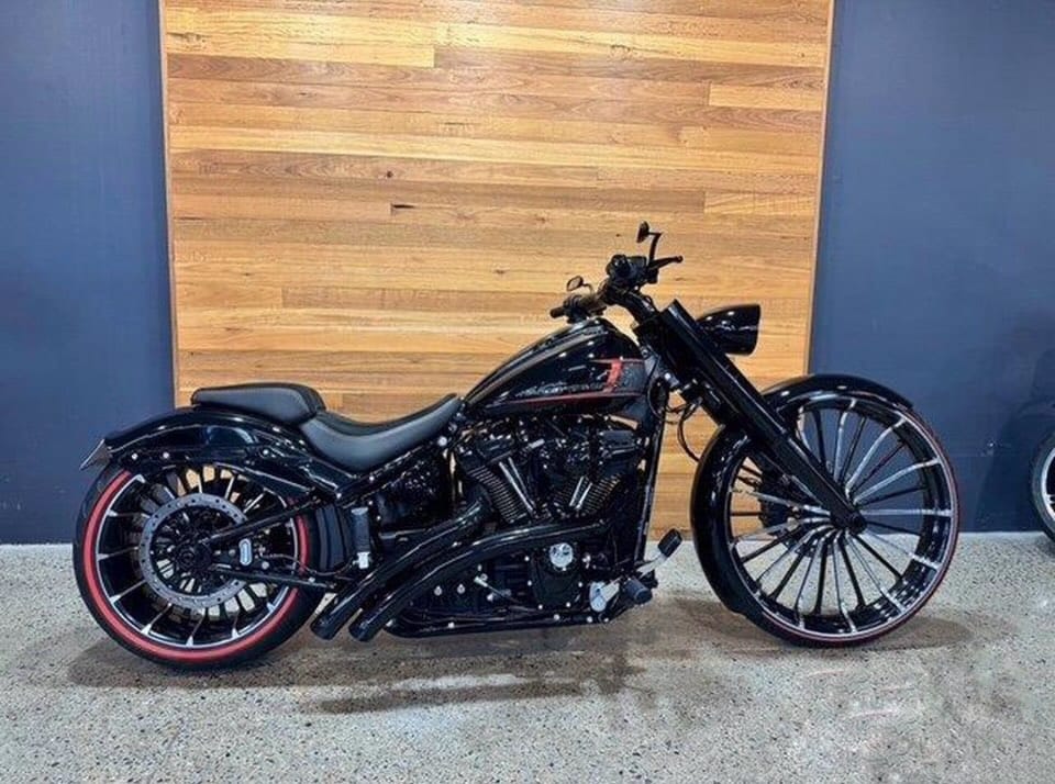 Post 3 by Curran Customs (CRN.) on Instagram (carousel)