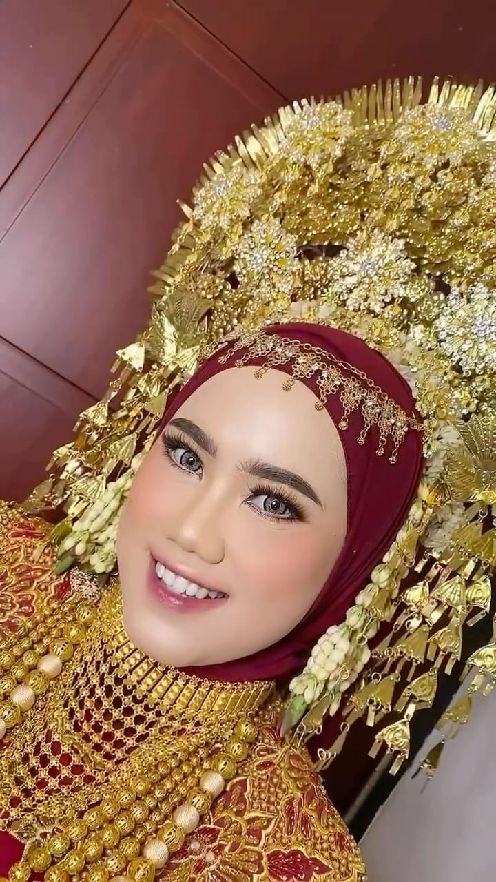 Post 3 by ASTI WEDDING on Instagram (video)