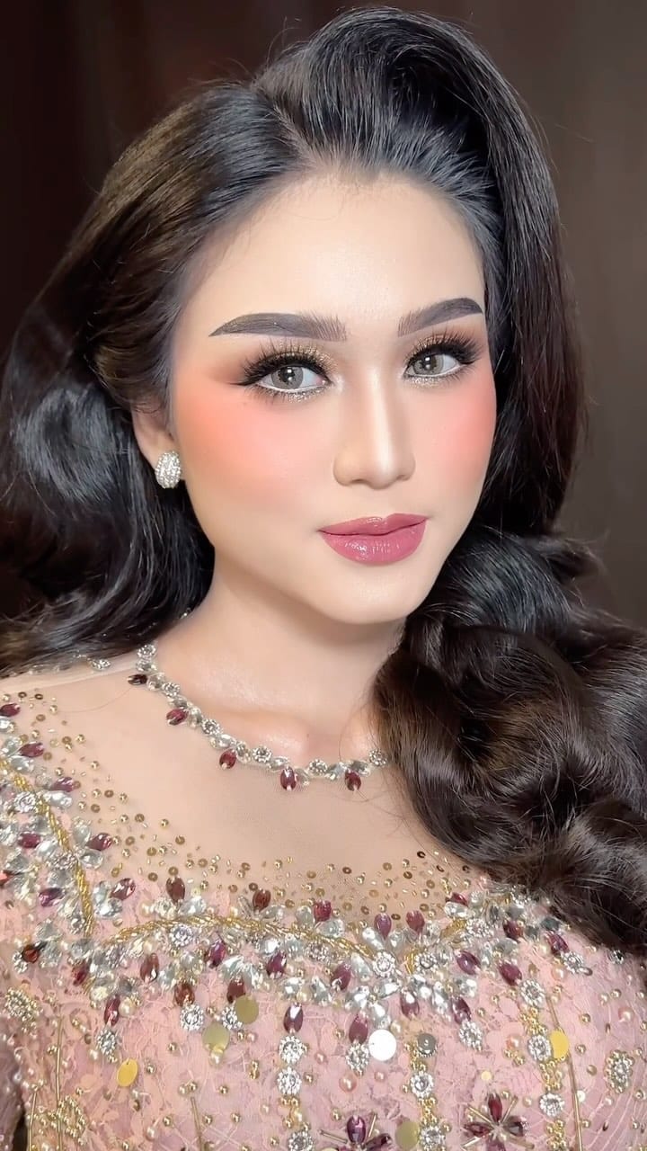 Post 9 by ASTI WEDDING on Instagram (video)