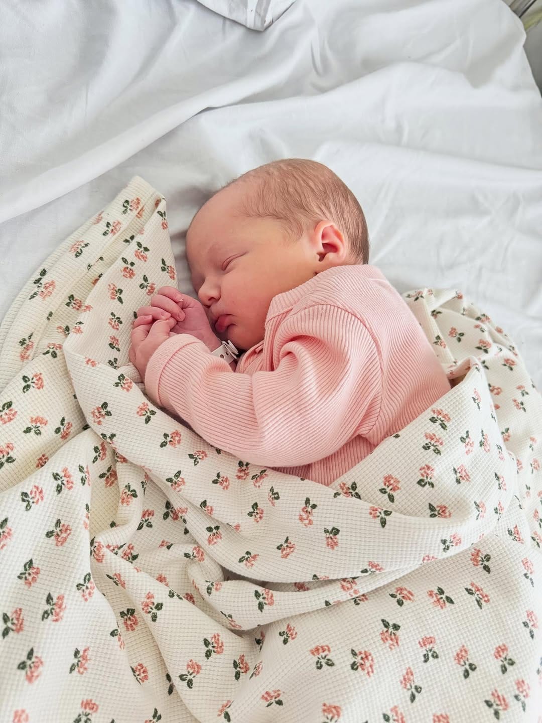 Post 9 by Laura Vissaritis on Instagram (image)