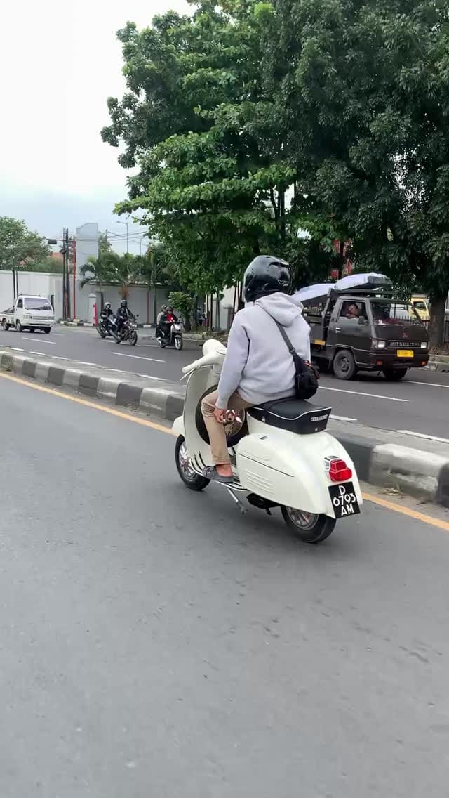 Post 2 by JUAL VESPA KLASIK on Instagram (video)