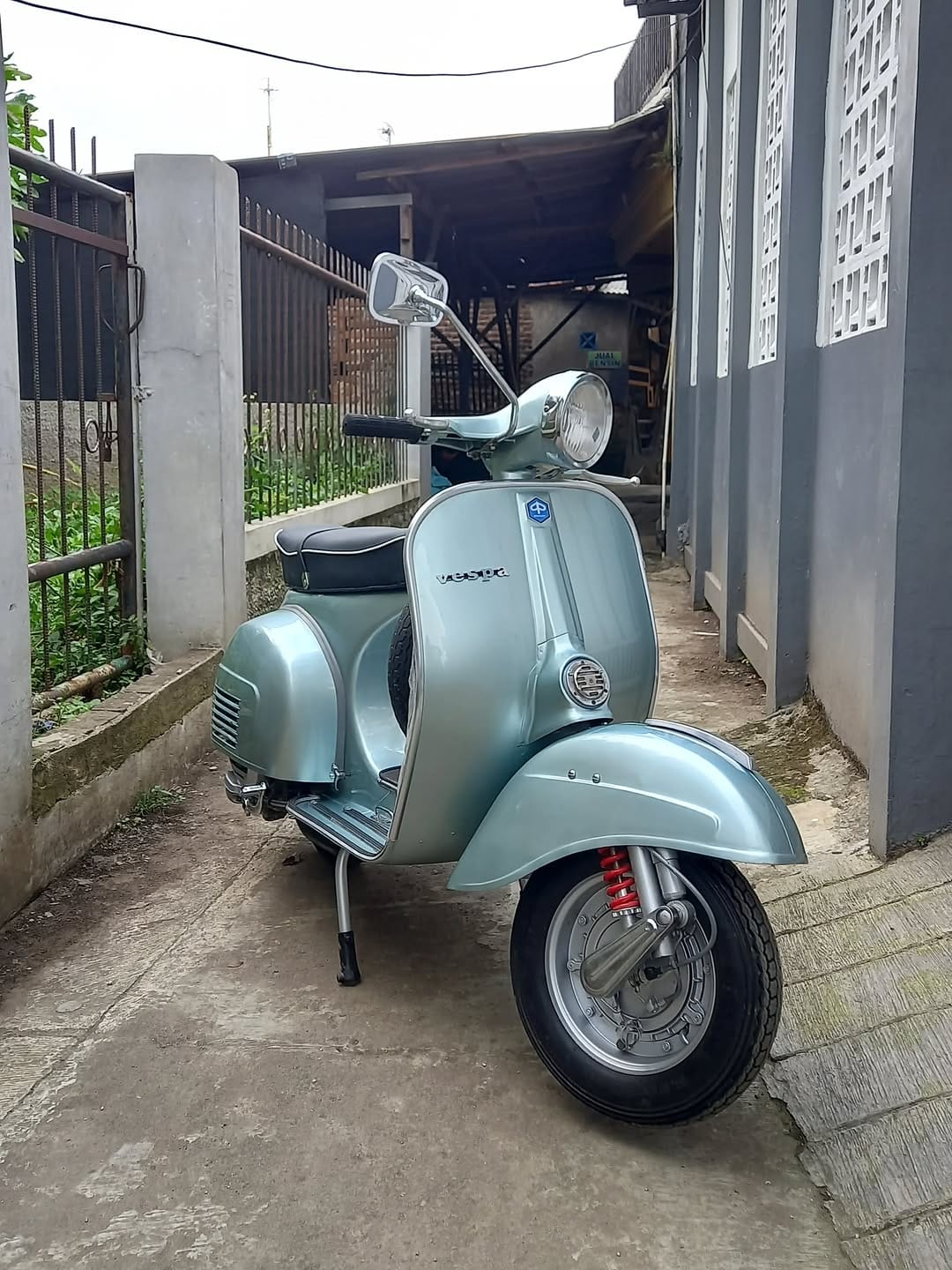 Post 4 by JUAL VESPA KLASIK on Instagram (carousel)