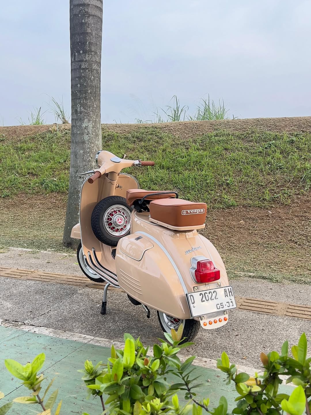 Post 3 by JUAL VESPA KLASIK on Instagram (carousel)