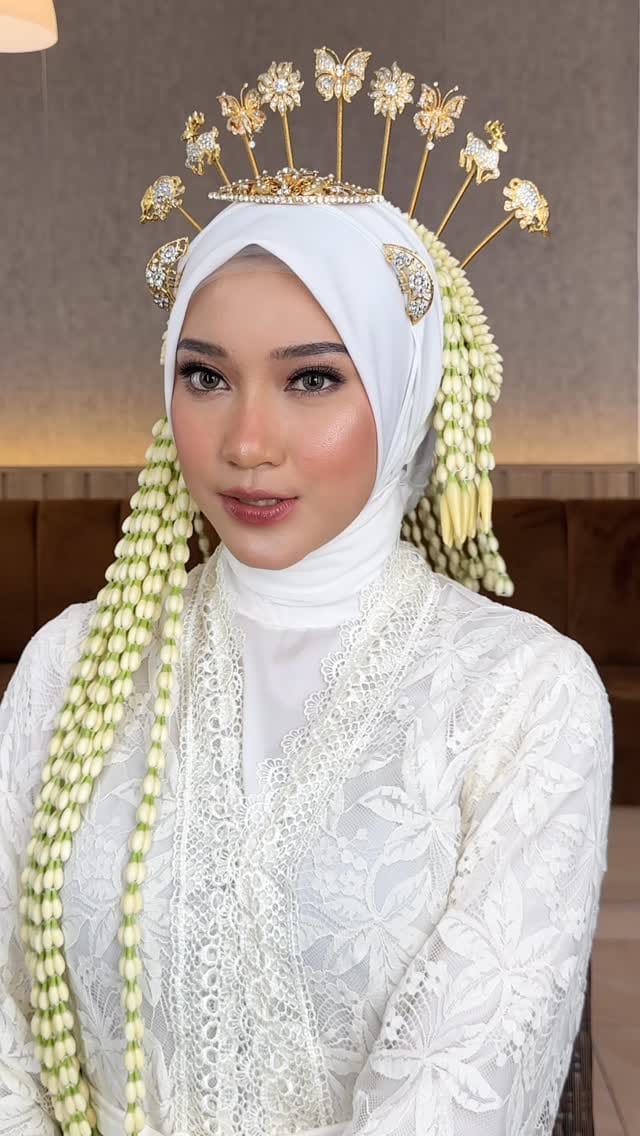 Post 5 by MUA Jogja on Instagram (video)