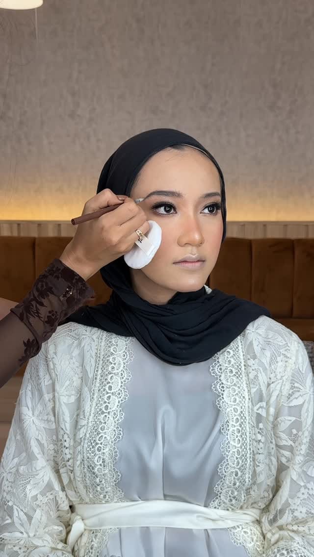 Post 4 by MUA Jogja on Instagram (video)