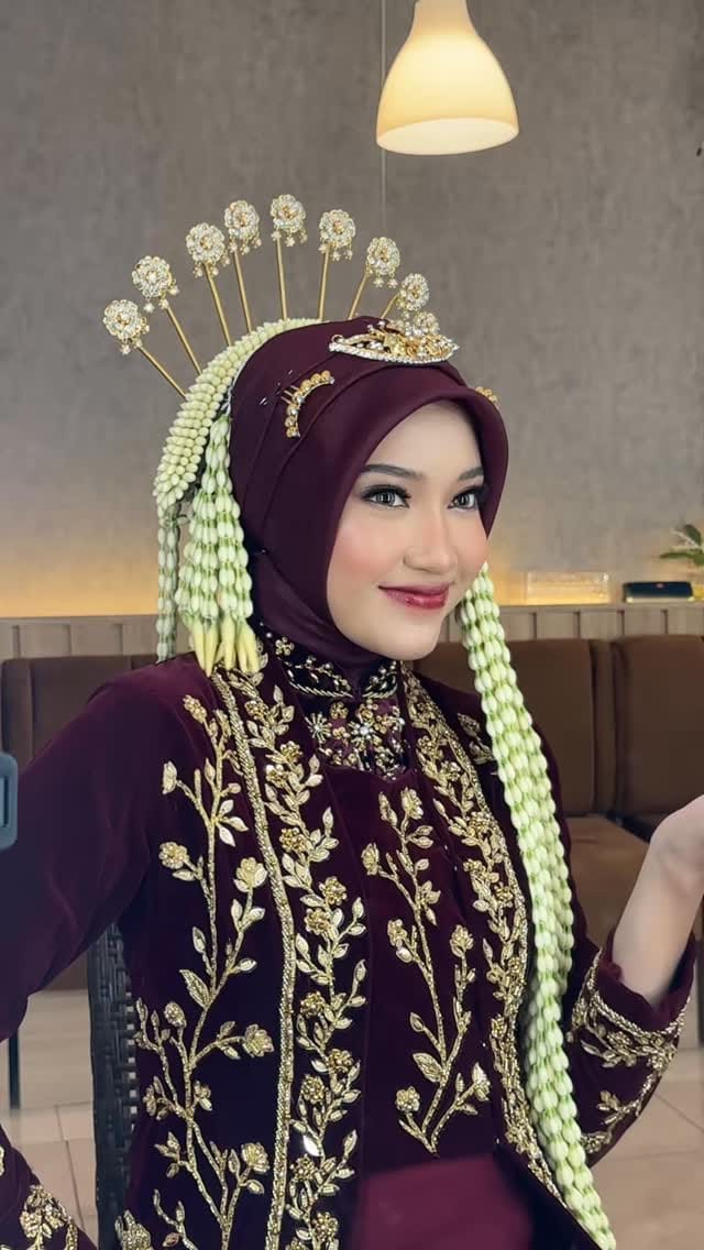 Post 7 by MUA Jogja on Instagram (video)