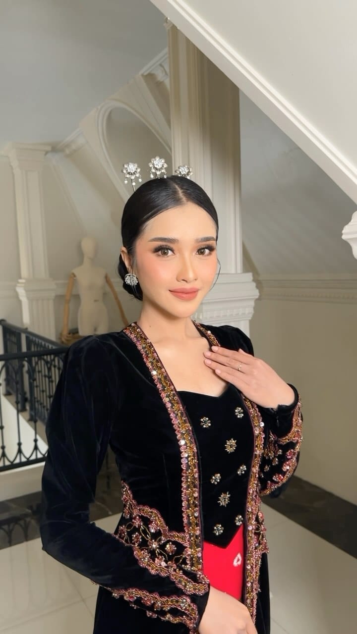 Post 10 by MUA Jogja on Instagram (video)