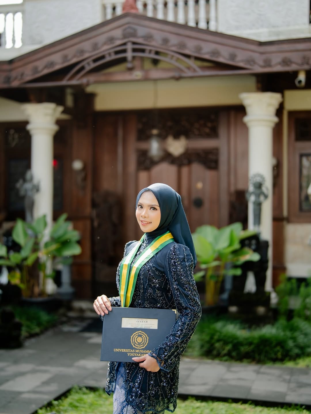 Post 1 by MUA Jogja on Instagram (carousel)