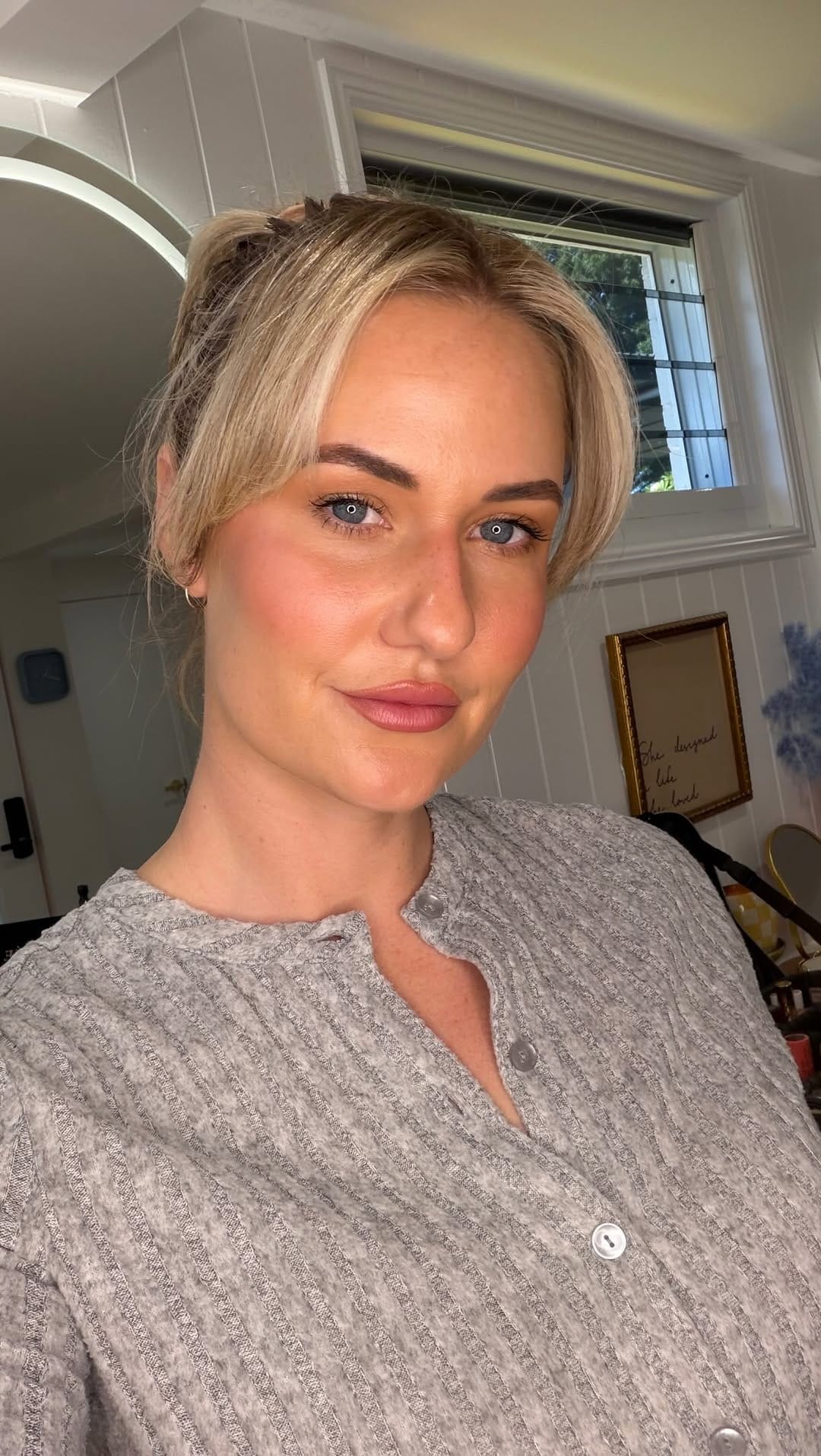 Post 1 by BRISBANE MAKEUP ARTIST on Instagram (video)