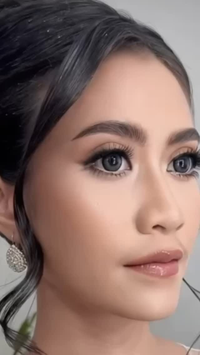 Post 9 by SAMANTHA KAREN || MUA KUPANG NTT on Instagram (video)